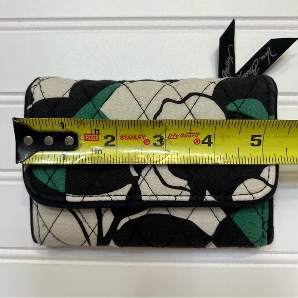 Vera‎ Bradley Imperial Rose Black and Green Quilted Trifold Wallet - Picture 4 of 7